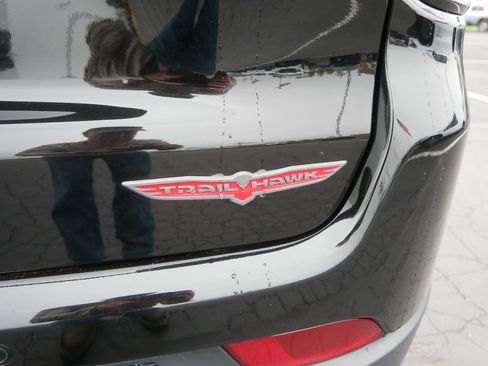 Used 2025 Jeep Compass Trailhawk w/ Trailhawk Elite Group AWD/4WD image 9