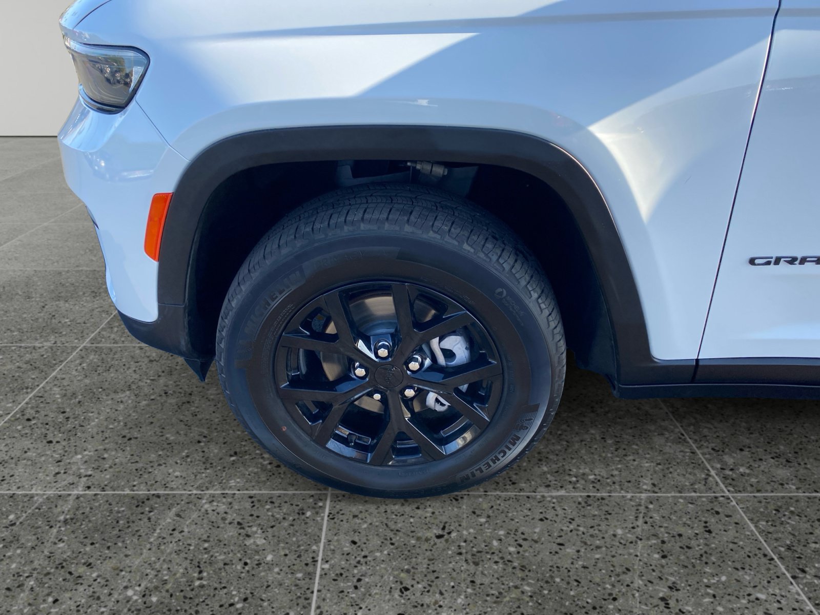 Used 2025 Jeep Grand Cherokee Altitude AWD/4WD image 14