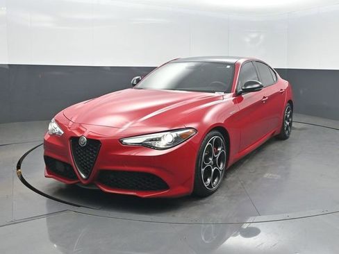 Used 2023 Alfa Romeo Giulia Veloce image 1
