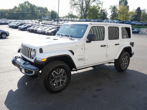 Used 2024 Jeep Wrangler Sahara w/ Technology Group image 10