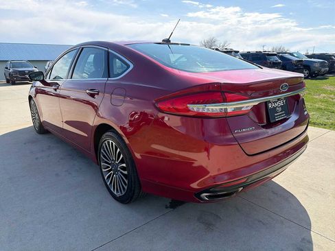 Used 2017 Ford Fusion SE w/ Fusion SE Technology Package image 4