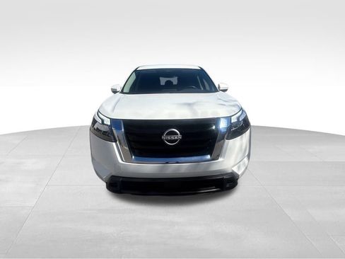 Used 2025 Nissan Pathfinder SV image 9