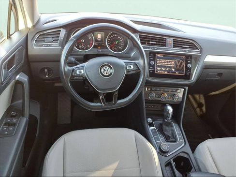 Used 2019 Volkswagen Tiguan SE w/ Panoramic Sunroof Package image 8
