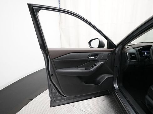 Certified 2023 Nissan Rogue SV image 28