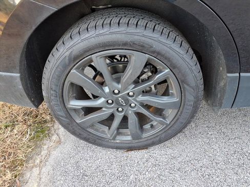 Used 2022 Chevrolet Equinox RS w/ Infotainment Package image 11