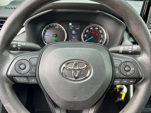 Used 2022 Toyota RAV4 LE AWD/4WD image 22