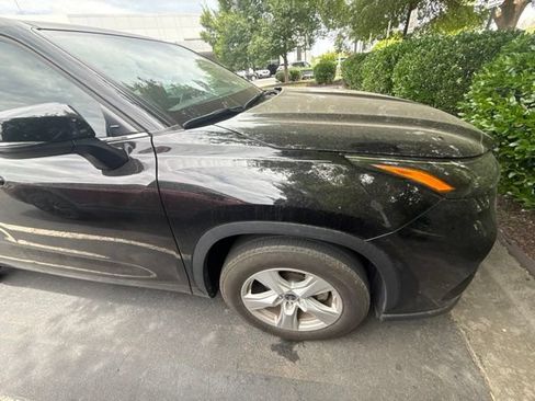 Used 2023 Toyota Highlander L FWD image 5