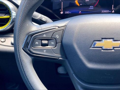 Used 2025 Chevrolet Trax LT FWD image 23