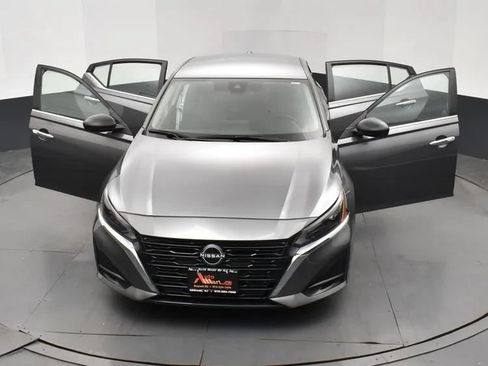 Used 2025 Nissan Altima 2.5 SV FWD image 10