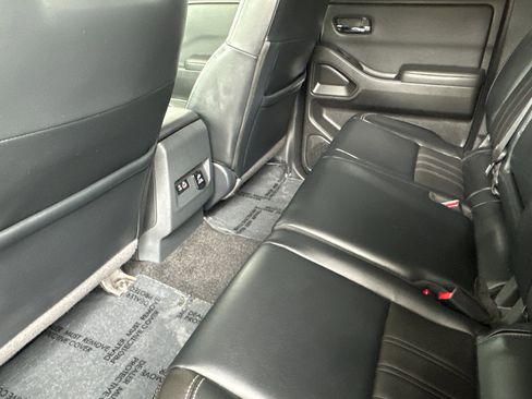 Used 2022 Nissan Frontier SV w/ SV Premium Package image 12