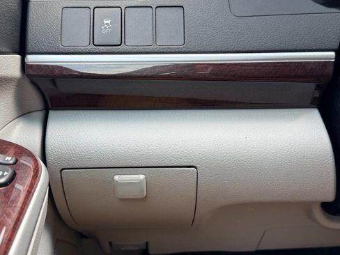 Used 2012 Toyota Camry XLE FWD image 34