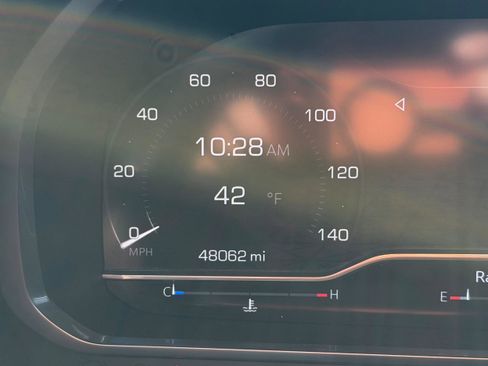 Used 2023 GMC Yukon SLT w/ SLT Premium Package image 14