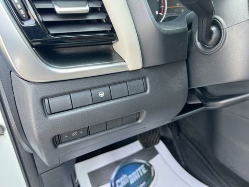 Used 2023 Nissan Rogue SV image 25