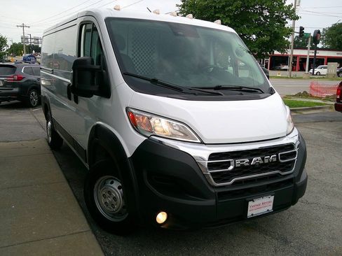 Used 2023 RAM ProMaster 2500 w/ Driver Convenience Group FWD image 4