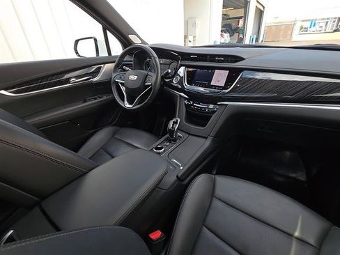 Used 2025 Cadillac XT6 Premium Luxury FWD image 18