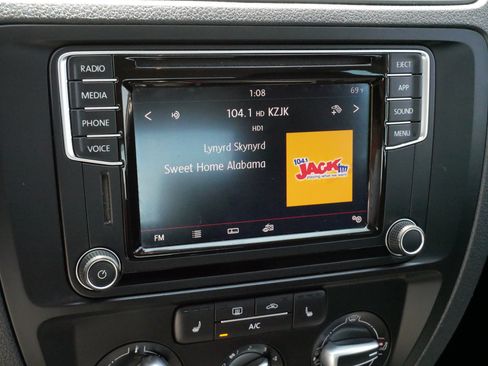Used 2018 Volkswagen Jetta SE FWD image 22