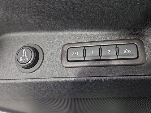 Used 2022 Chevrolet Equinox Premier AWD/4WD image 32