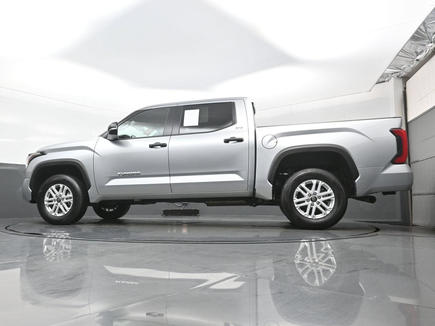 Used 2025 Toyota Tundra SR5 w/ SR5 Convenience Package AWD/4WD image 30