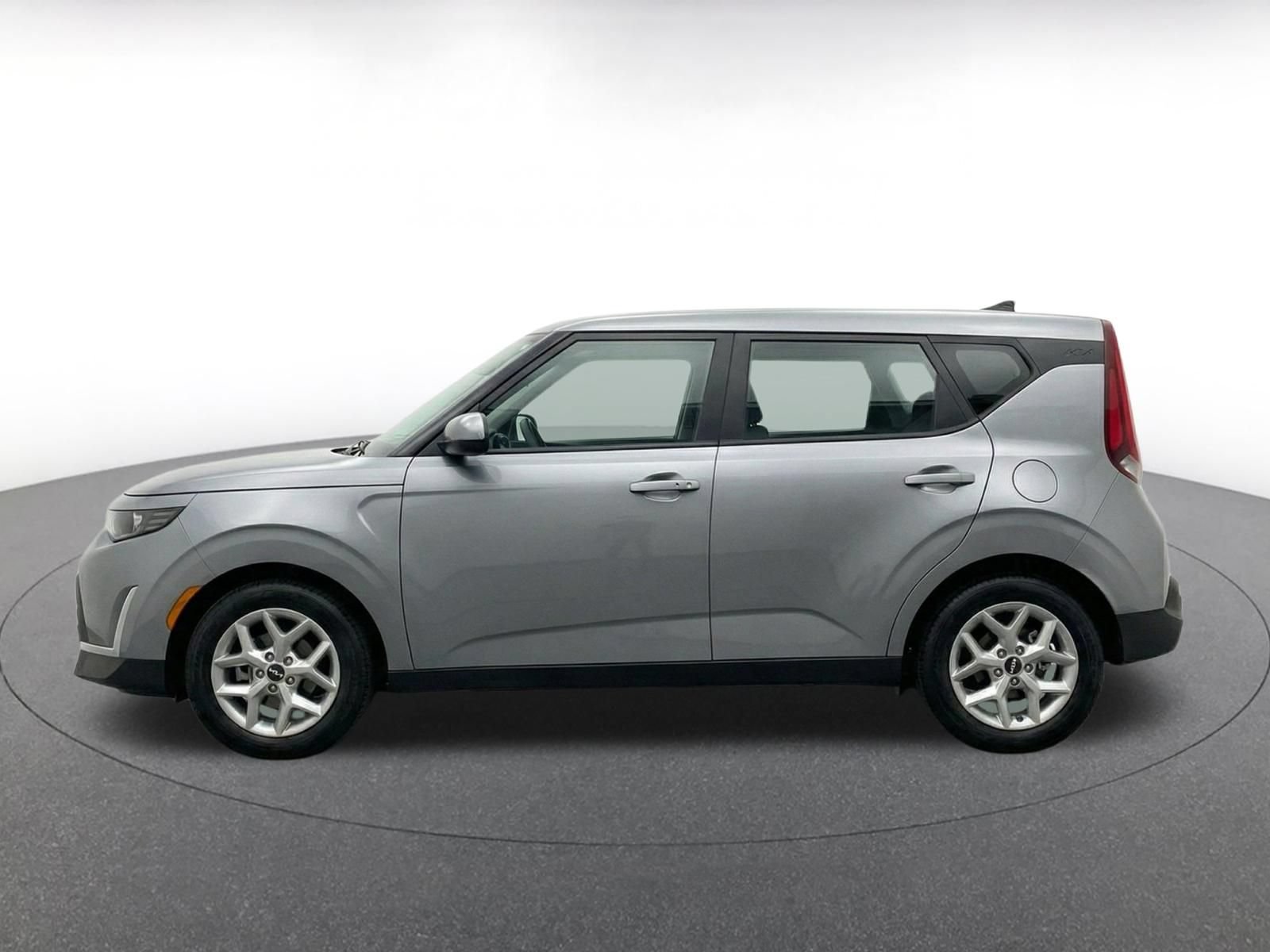 Used 2025 Kia Soul LX w/ LX Technology Package FWD image 4