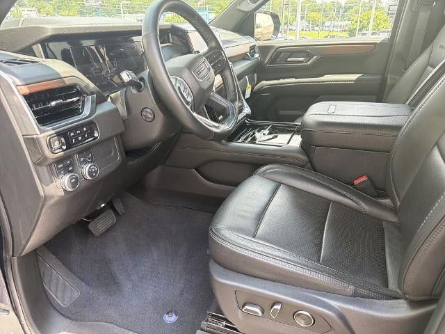 Used 2025 GMC Yukon Denali w/ Sun & Power Step Package AWD/4WD image 9