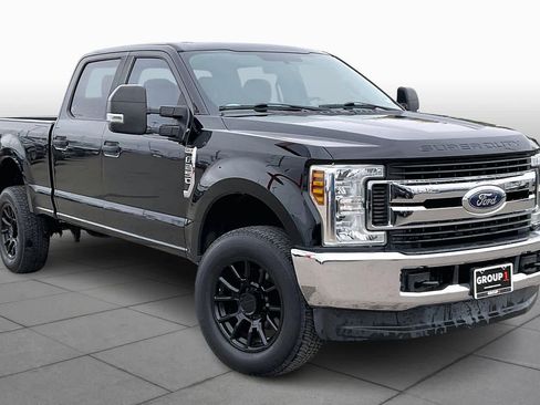 Used 2018 Ford F250 XL w/ STX Appearance Package image 2