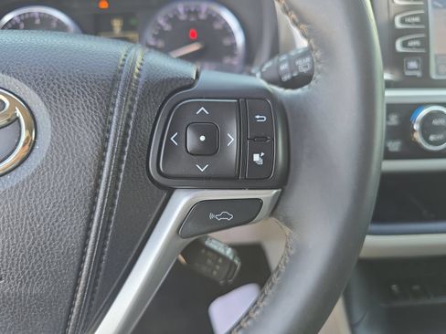 Used 2014 Toyota Highlander Limited w/ Driver Technology Package FWD image 24