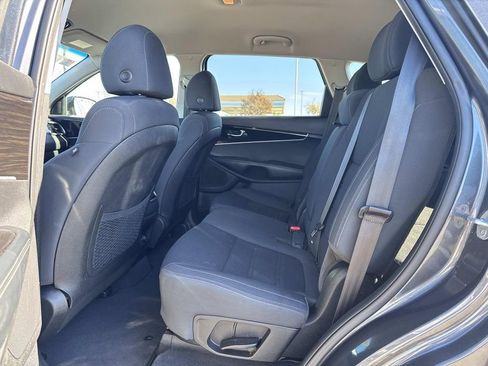 Used 2020 Kia Sorento LX image 23