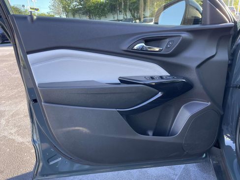 Used 2025 Chevrolet Trax LT w/ Driver Confidence Package FWD image 14