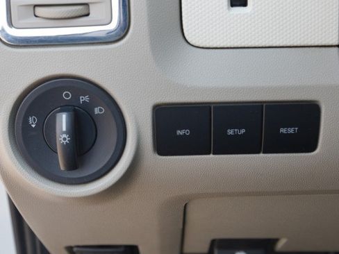 Used 2010 Mercury Mariner 4WD image 17