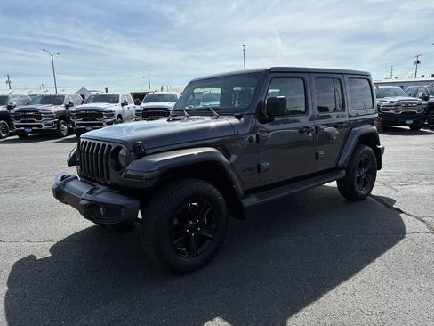 Used 2021 Jeep Wrangler Unlimited Sahara AWD/4WD image 4