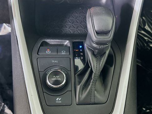 Used 2024 Toyota RAV4 XLE AWD/4WD image 21