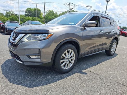 Used 2017 Nissan Rogue SV AWD/4WD image 3