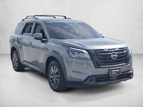 Used 2022 Nissan Pathfinder SV w/ SV Black Package image 3