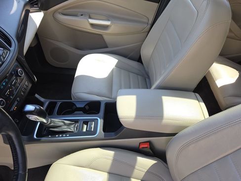 Used 2019 Ford Escape Titanium AWD/4WD image 25