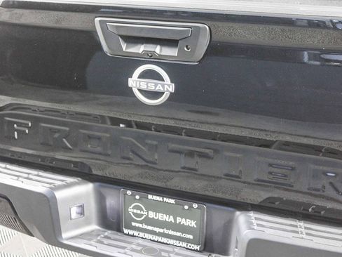 Used 2024 Nissan Frontier SV image 10