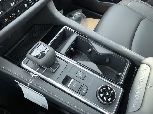 New 2025 Nissan Pathfinder SL image 28