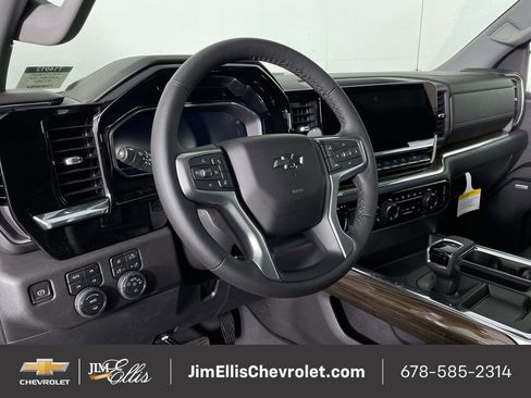 Used 2024 Chevrolet Silverado 1500 LT Trail Boss w/ LT Trail Boss Premium Package image 11