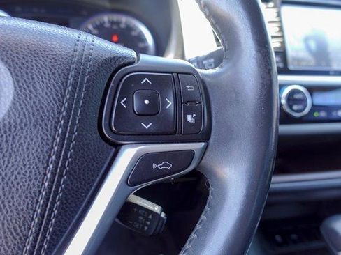 Used 2016 Toyota Highlander Limited Platinum FWD image 18