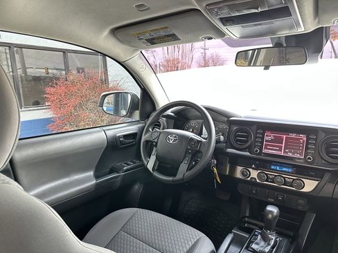 Used 2022 Toyota Tacoma SR image 25