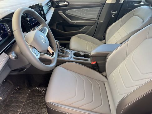 New 2025 Volkswagen Jetta SEL image 9