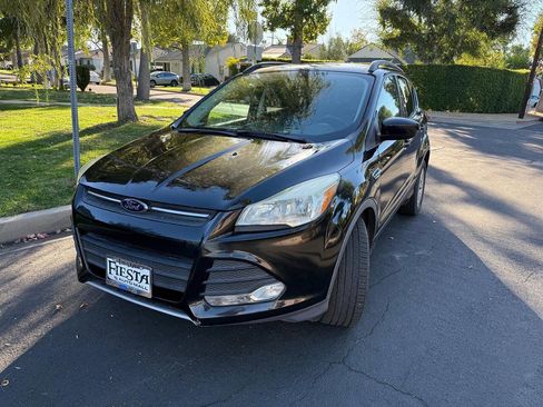 Used 2015 Ford Escape SE w/ Equipment Group 201A image 4