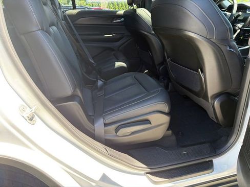 Used 2025 Jeep Grand Cherokee L Altitude RWD image 15