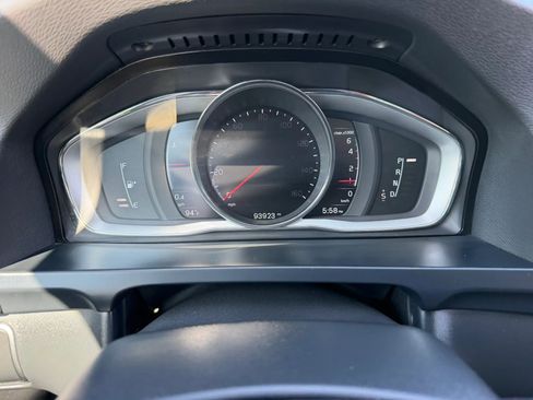 Used 2016 Volvo V60 T5 Premier w/ Convenience Package FWD image 12