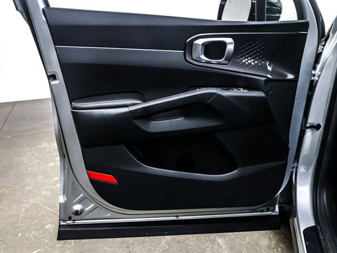 Used 2021 Kia Sorento S image 21