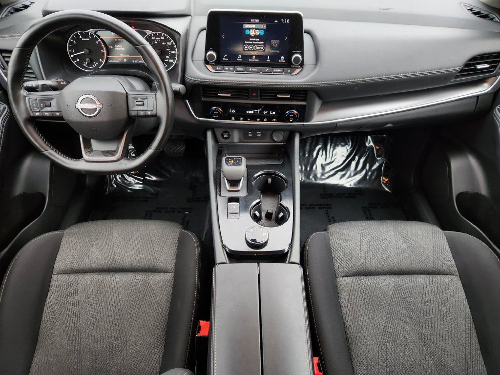 Used 2025 Nissan Rogue SV AWD/4WD image 16