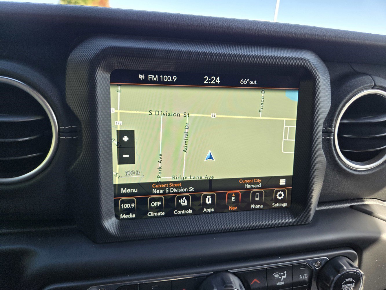 Used 2020 Jeep Gladiator Overland AWD/4WD image 9