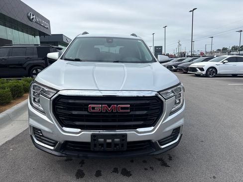 Used 2022 GMC Terrain SLE w/ Driver Convenience Package FWD image 3
