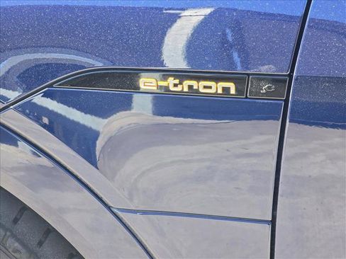 Certified 2023 Audi e-tron Premium Plus w/ Premium Plus Package image 9