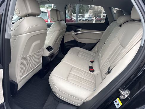Used 2019 Audi e-tron Prestige w/ Prestige Package image 42