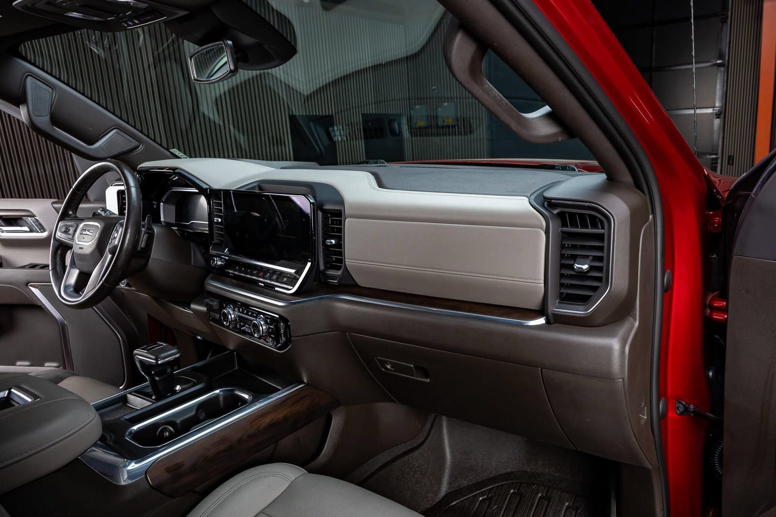 Used 2022 GMC Sierra 1500 SLT w/ SLT Premium Plus Package AWD/4WD image 18